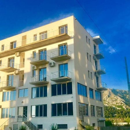 Deor Hotel Shëngjin Dış mekan fotoğraf