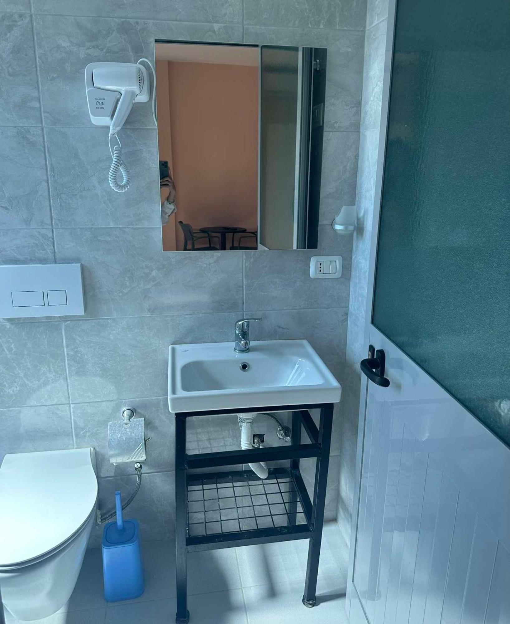 Deor Hotel Shëngjin Dış mekan fotoğraf