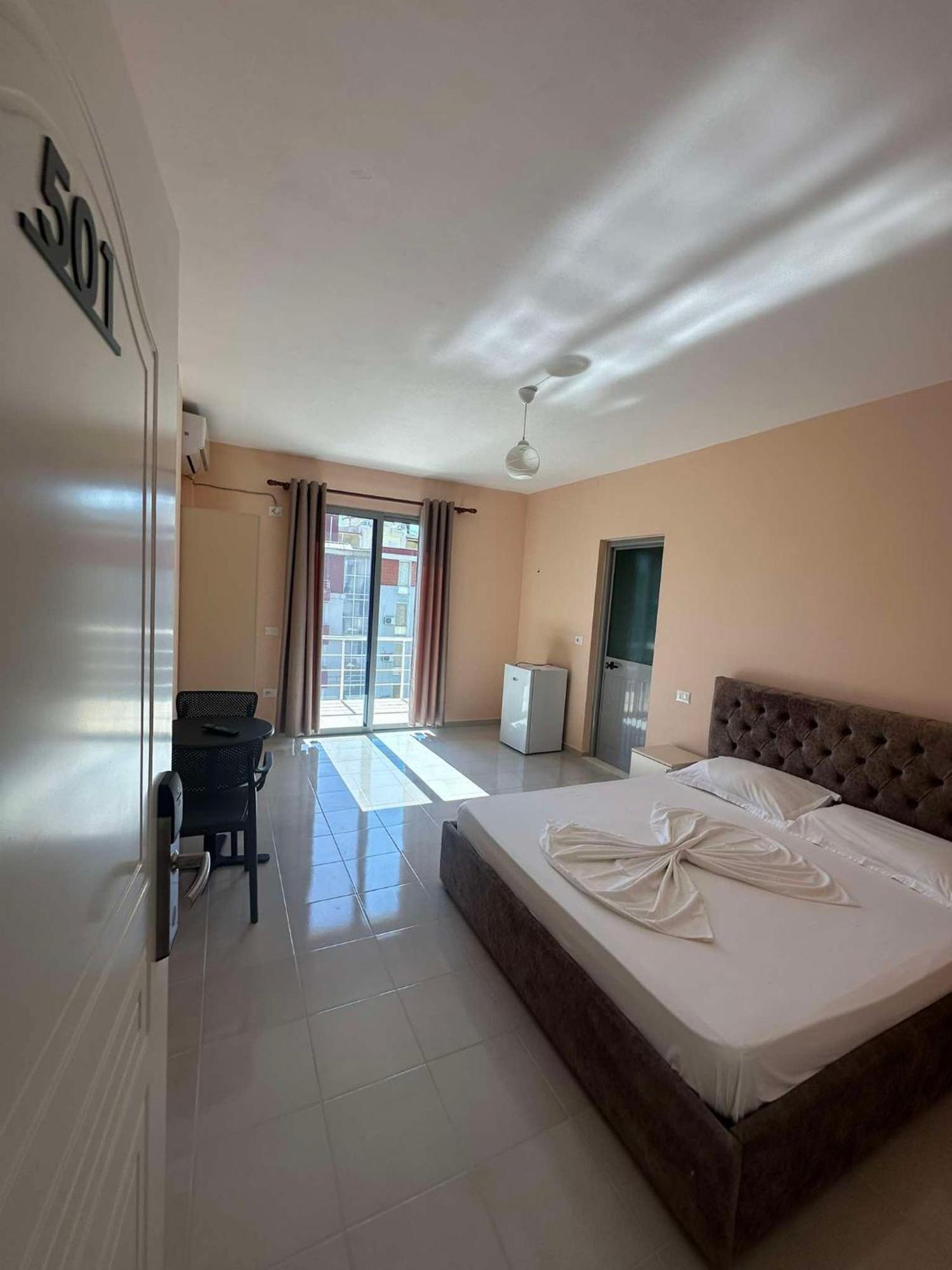 Deor Hotel Shëngjin Dış mekan fotoğraf