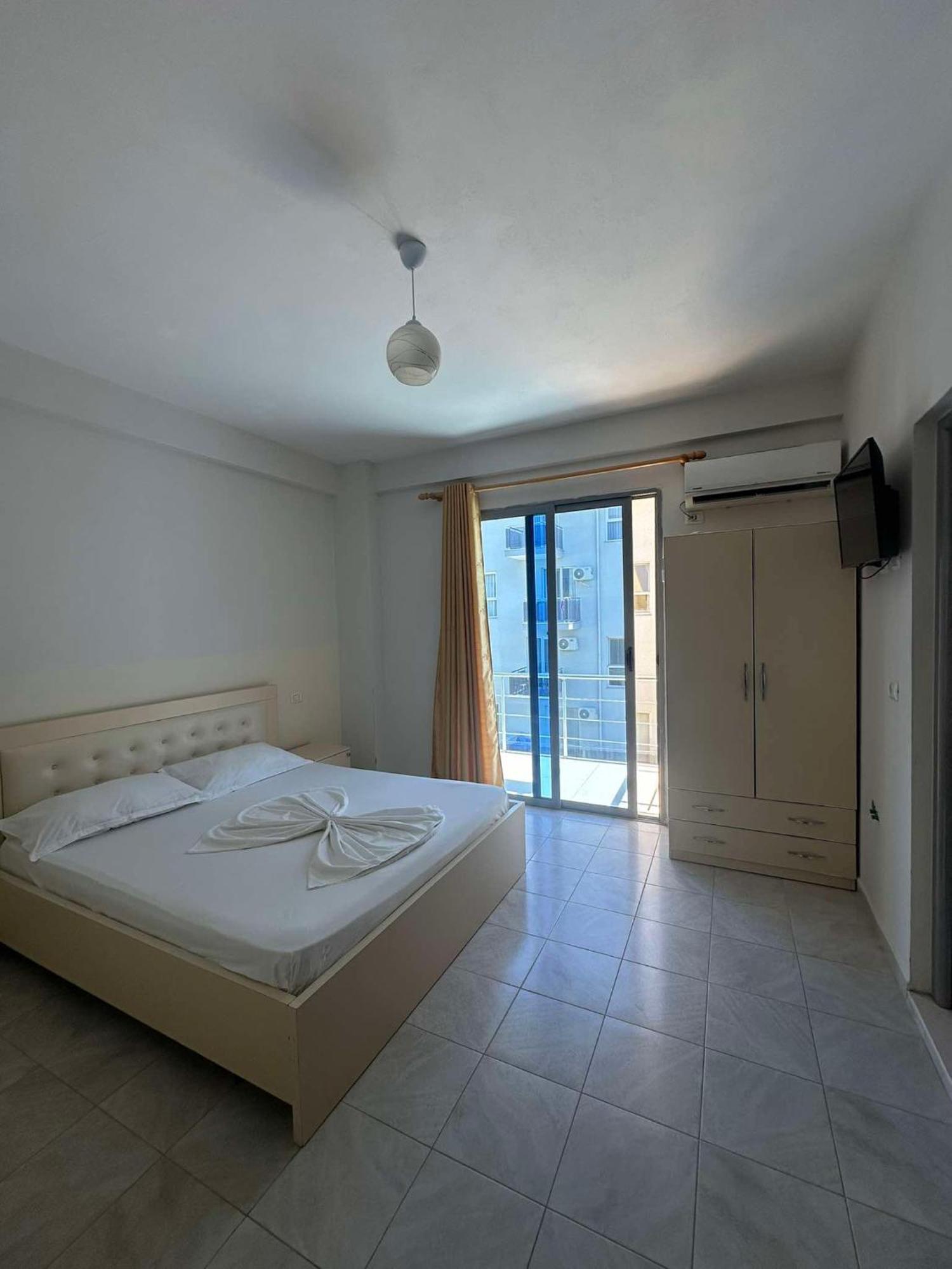 Deor Hotel Shëngjin Dış mekan fotoğraf