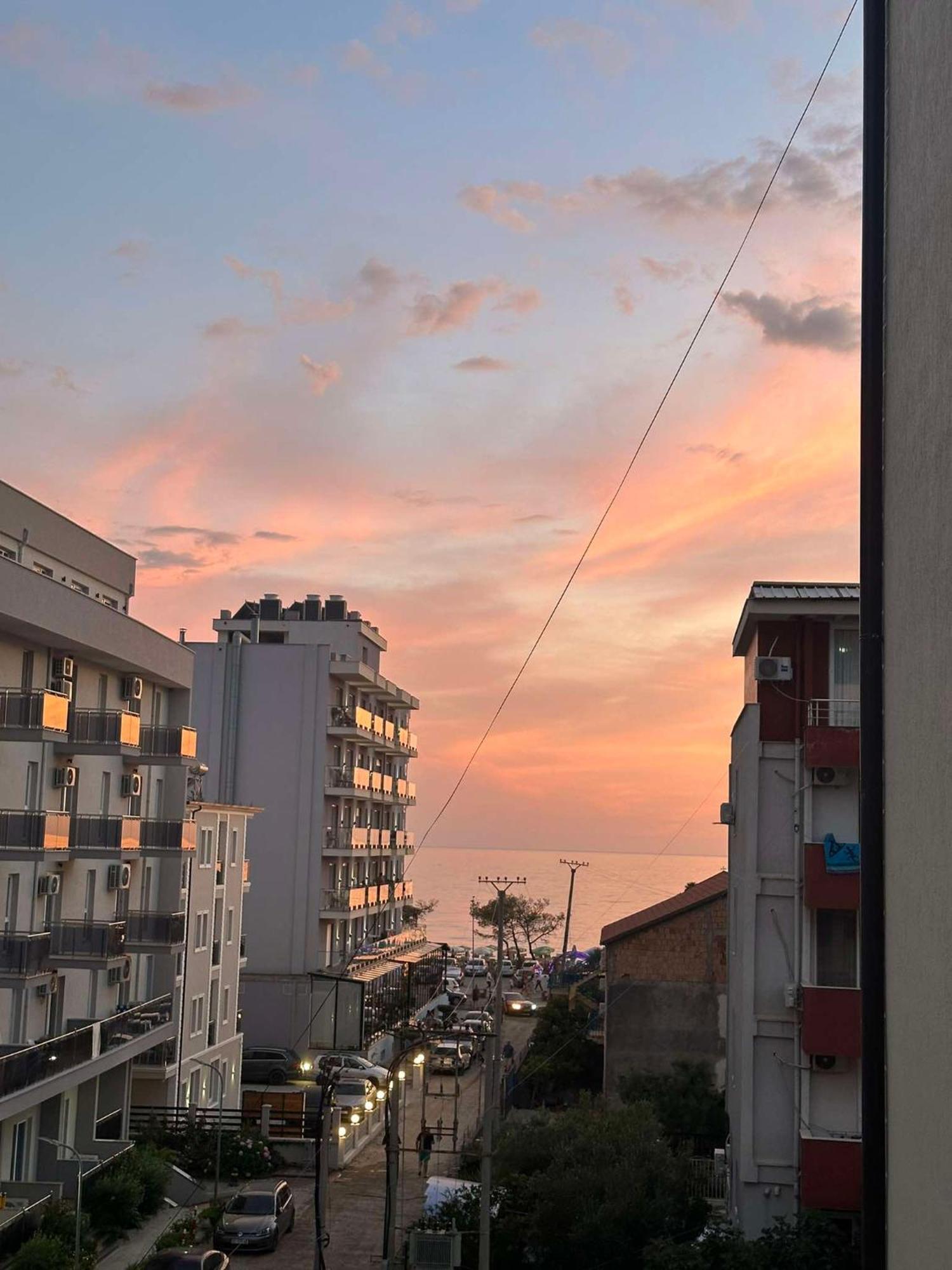 Deor Hotel Shëngjin Dış mekan fotoğraf