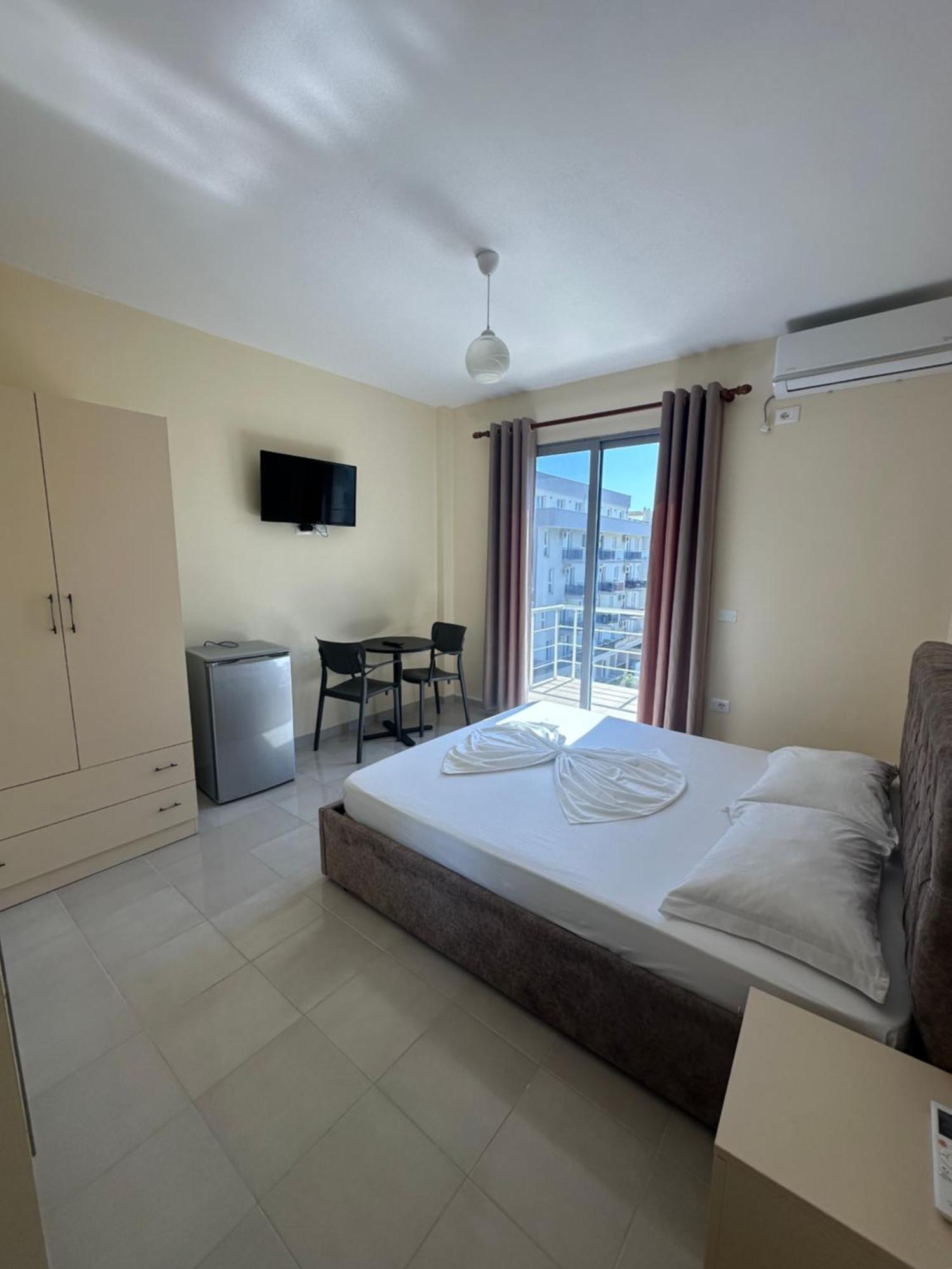 Deor Hotel Shëngjin Dış mekan fotoğraf