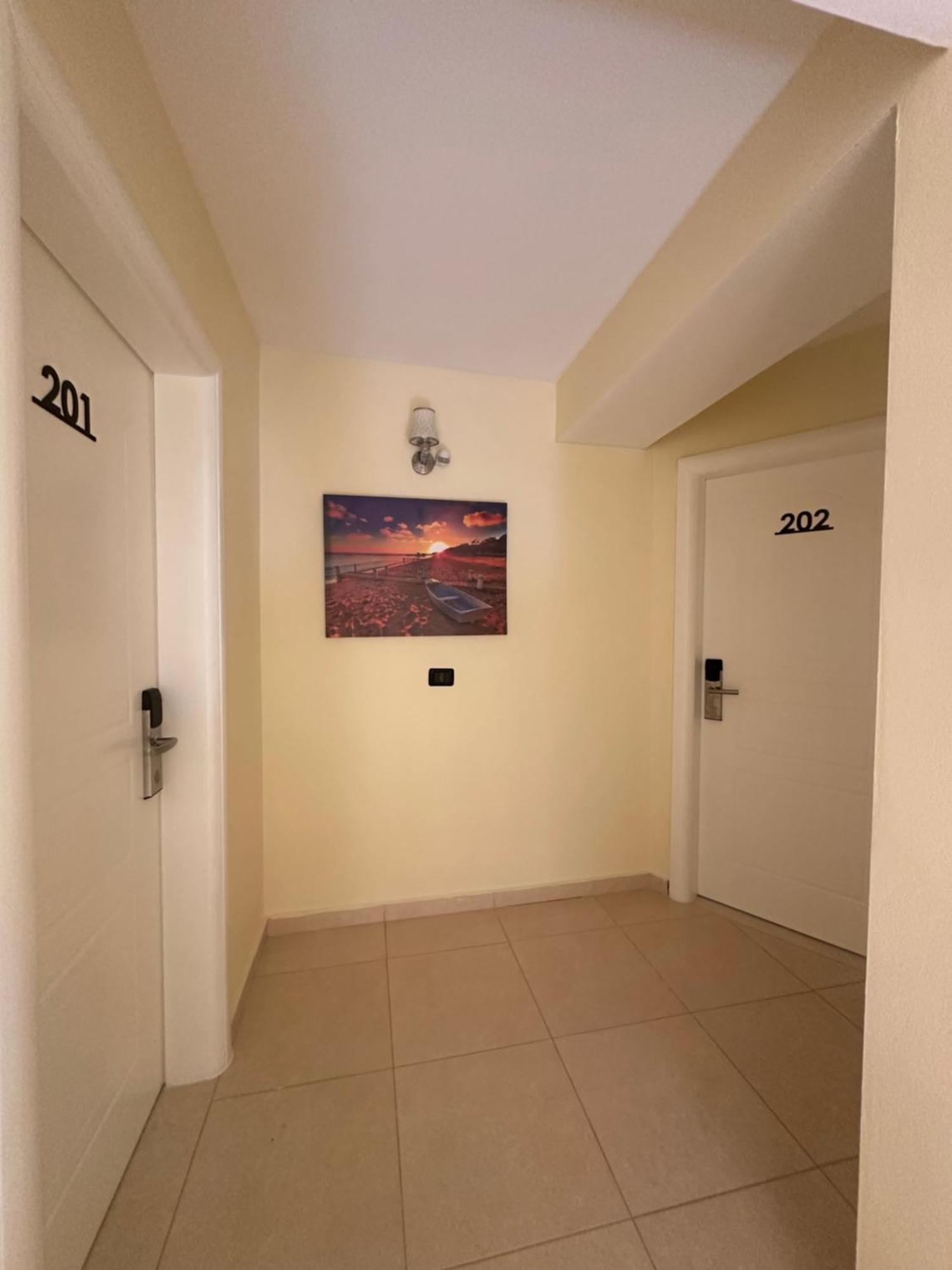 Deor Hotel Shëngjin Dış mekan fotoğraf